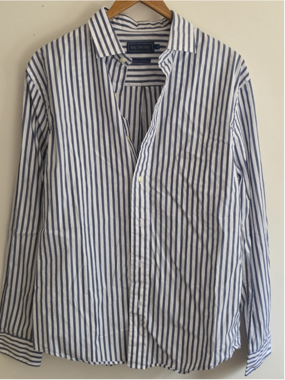 Biltmore Men's Striped Button Down Shirt Medium Blue White %100 Cotton